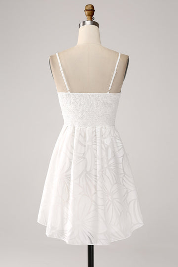 Vestido corto de graduación blanco con tirantes de espagueti de línea A